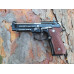 Колекційна модель бойового пістолета Beretta M92 з дерев'ними накладками